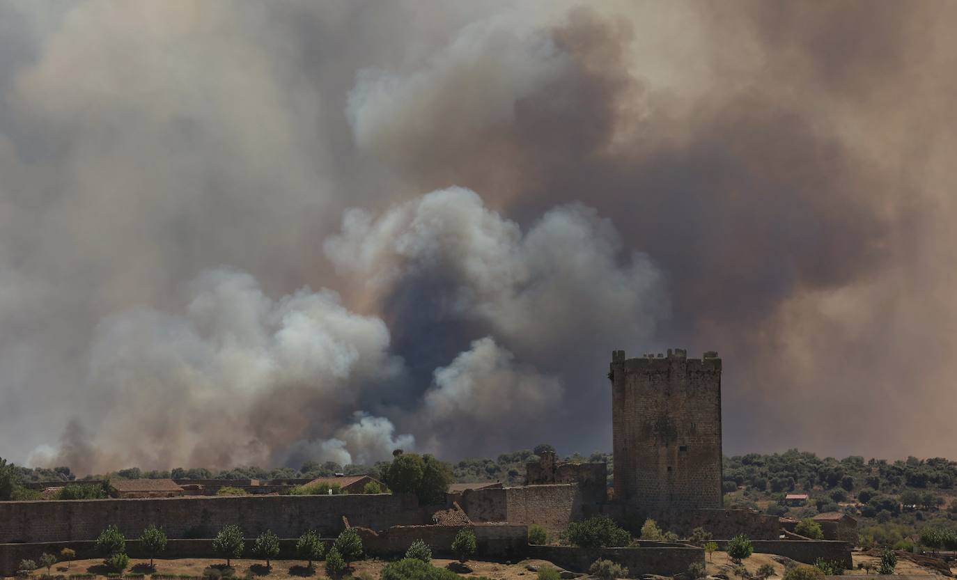 Fotos: Declarado en nivel 1 el incendio declarado en San Felices de Gallegos