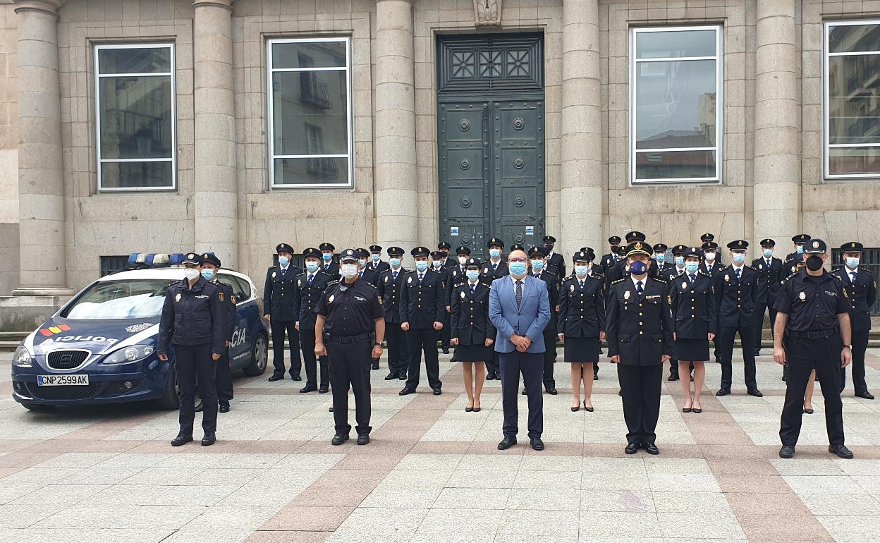 Bienvenida a los nuevos policías.