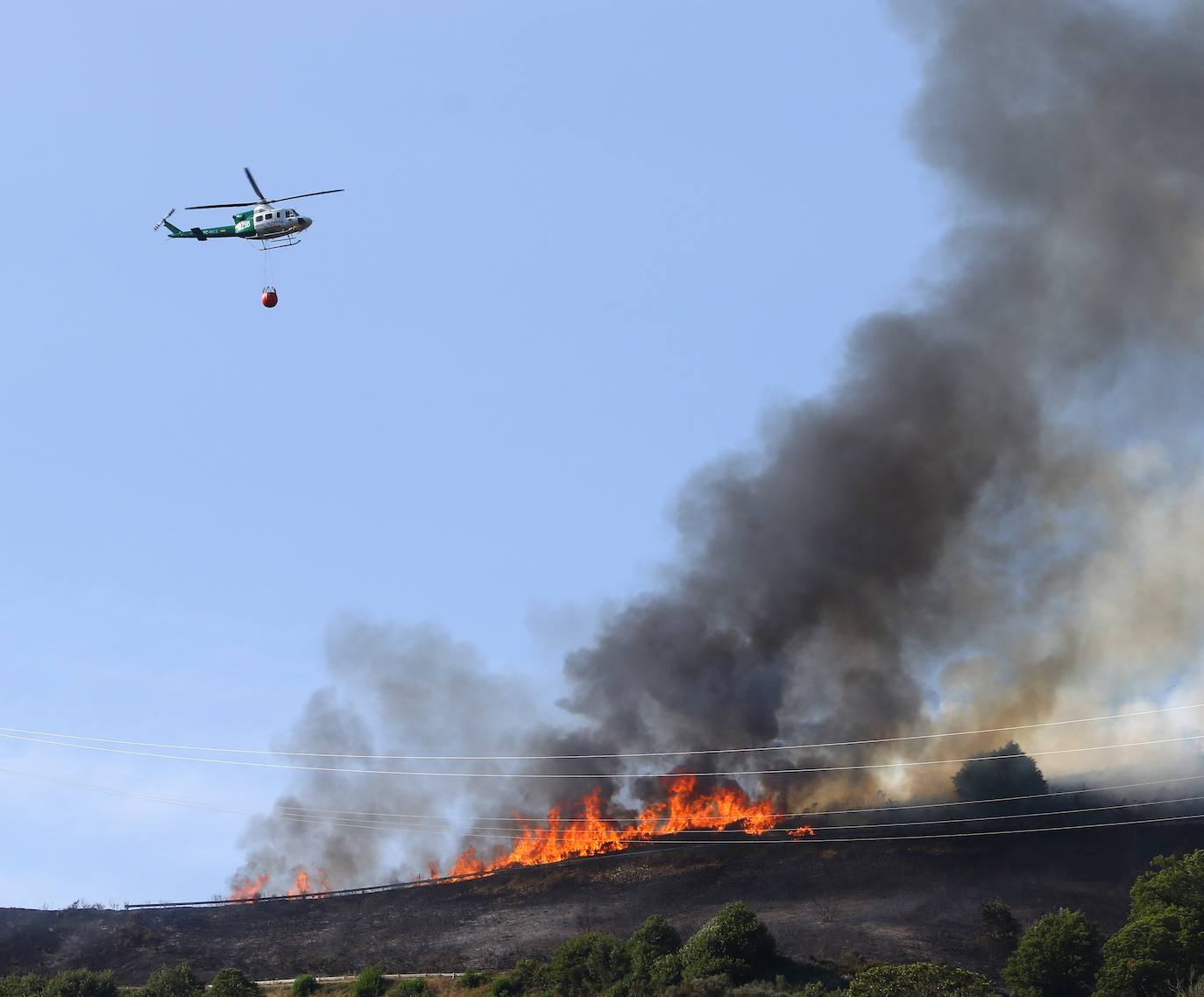 Incendio en la localidad de Trabadelo, León.