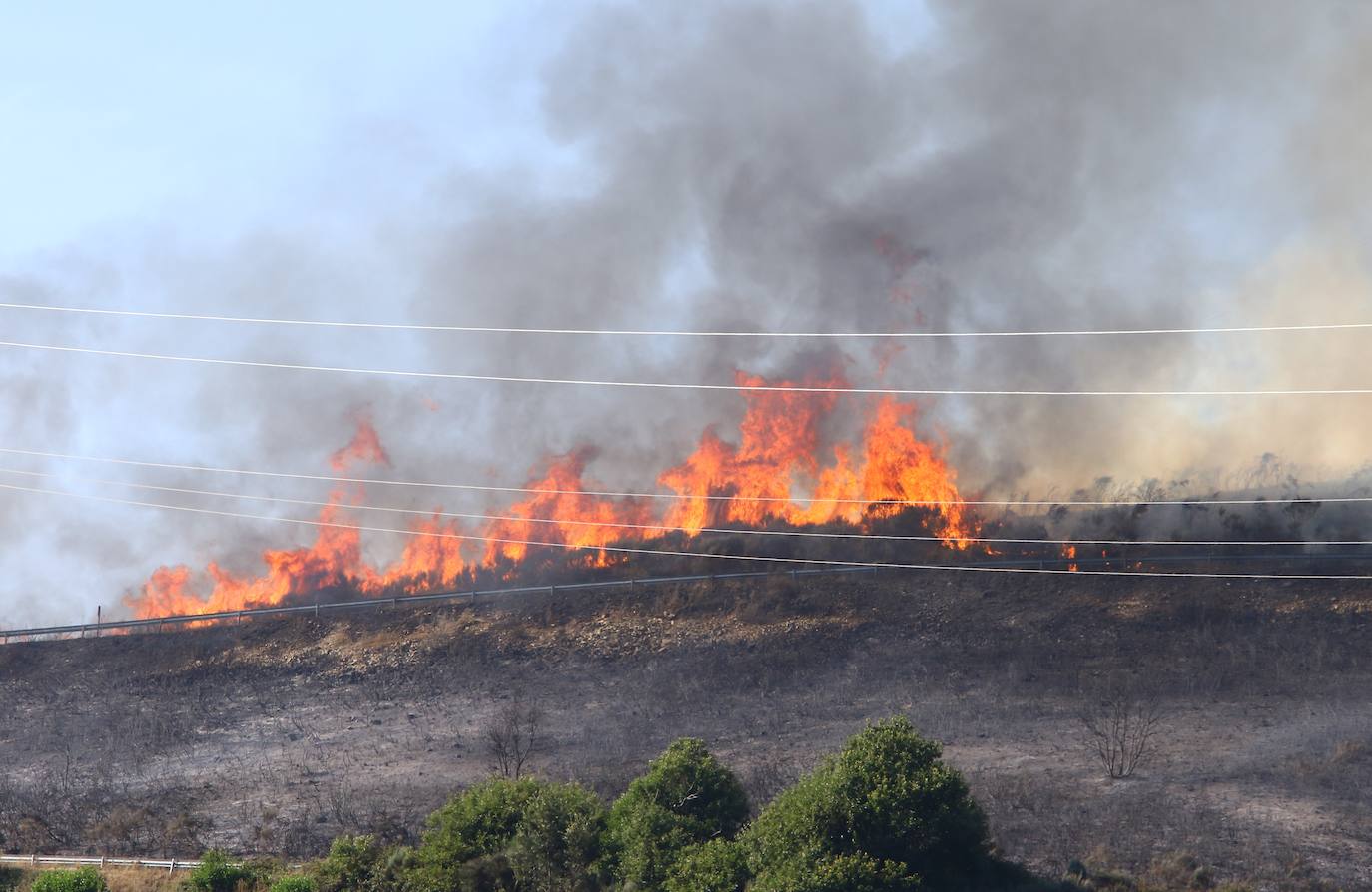 Incendio en la localidad de Trabadelo, León.