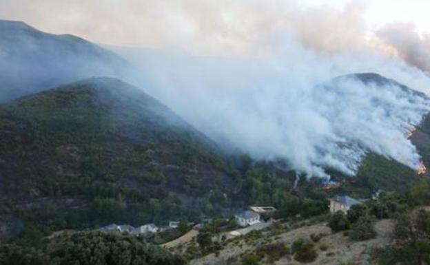 Incendio en Encinedo (León). 