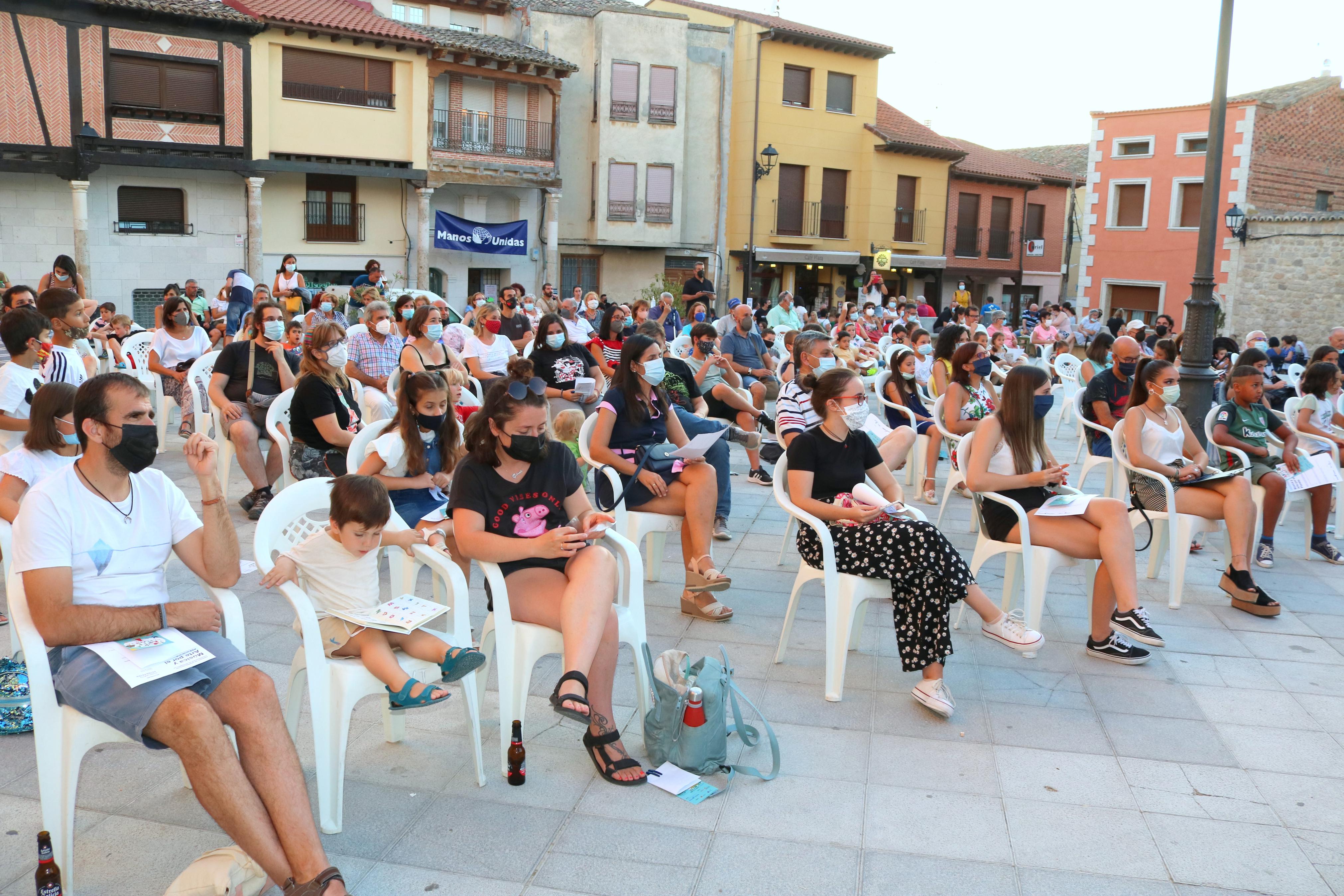 Fetén Fetén entusiasmó al numeroso público congregado en Baltanás
