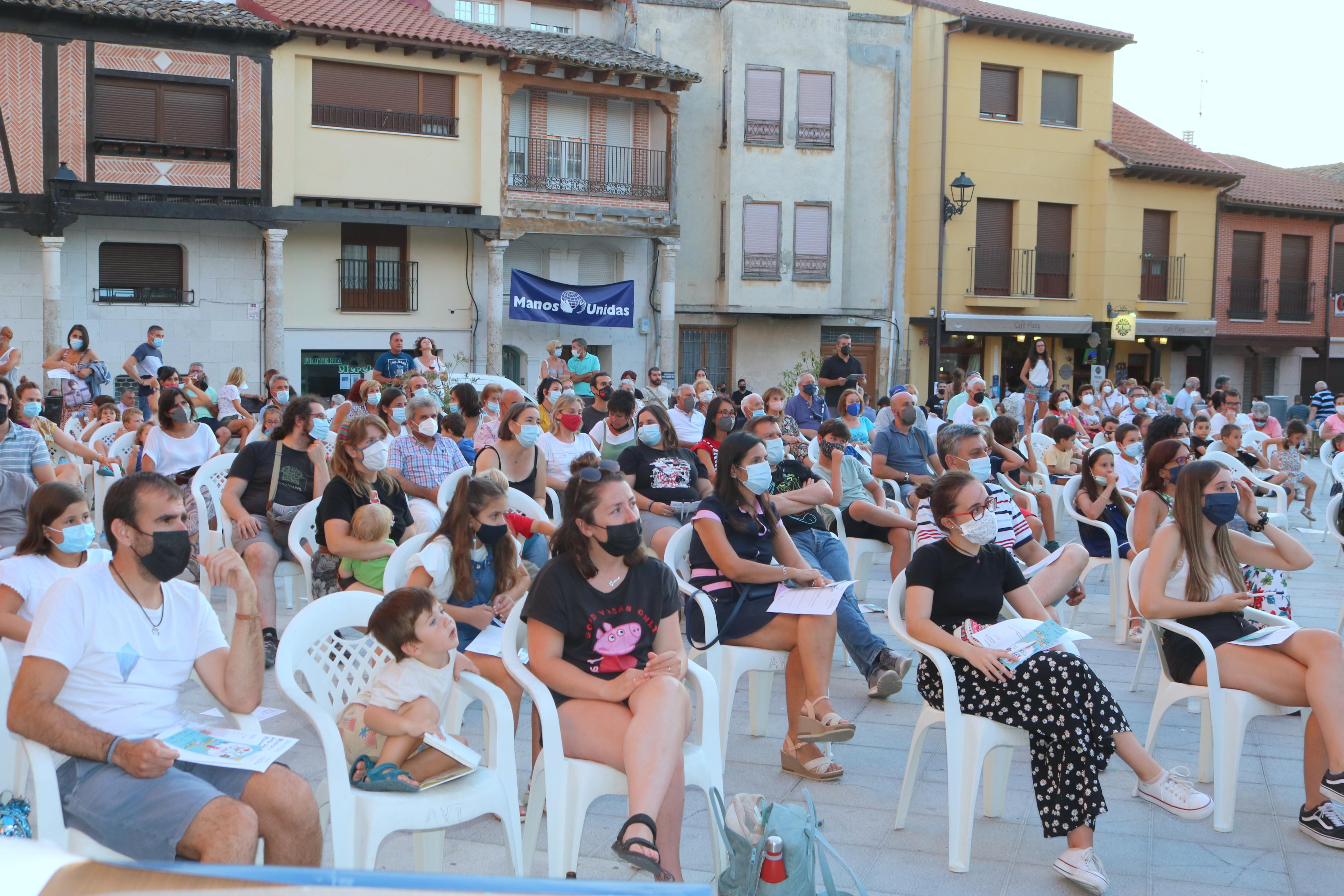 Fetén Fetén entusiasmó al numeroso público congregado en Baltanás