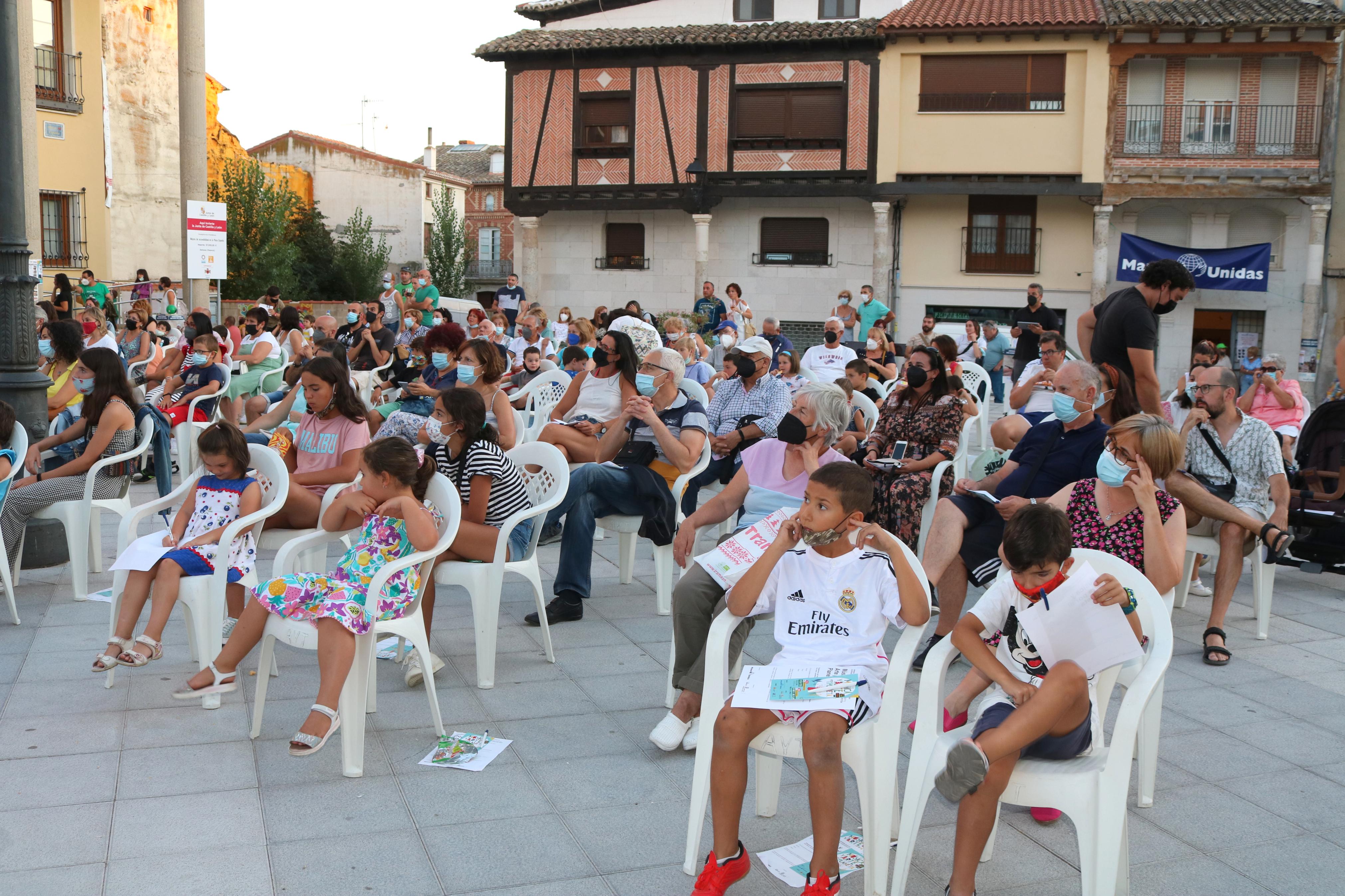 Fetén Fetén entusiasmó al numeroso público congregado en Baltanás