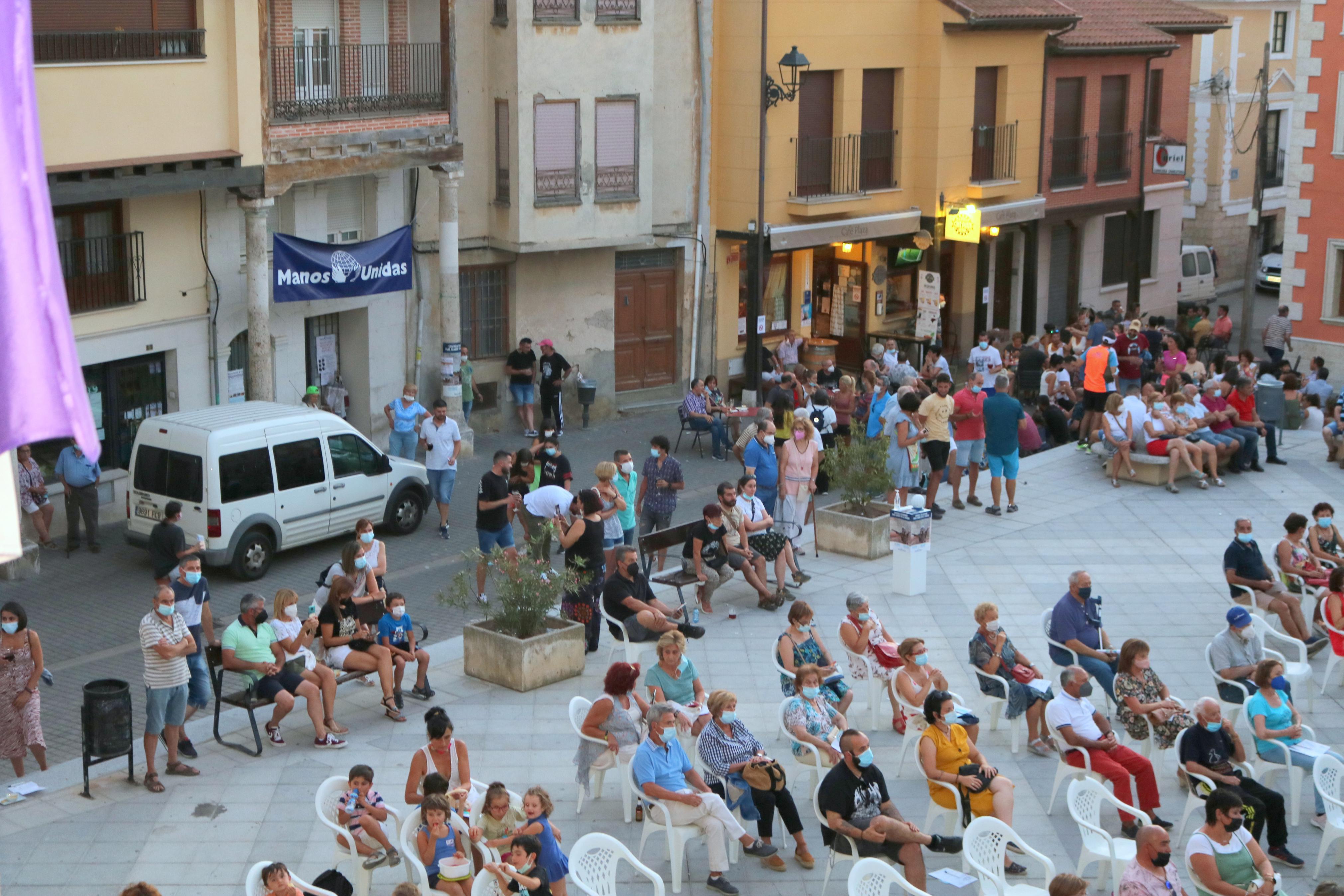 Fetén Fetén entusiasmó al numeroso público congregado en Baltanás