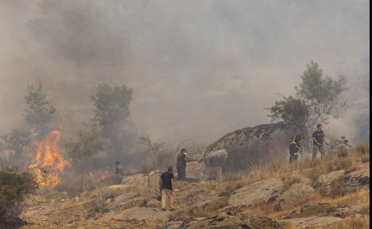 Incendio iniciado en Navalacruz, visto desde Villarejo.