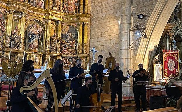 Eucaristía en la iglesia de Santa María para conmemorar el 310 aniversario del Padre Hoyos. 