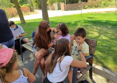 Imagen secundaria 1 - Villaviudas divierte a niños y mayores en la inauguración de su Villa Mágica
