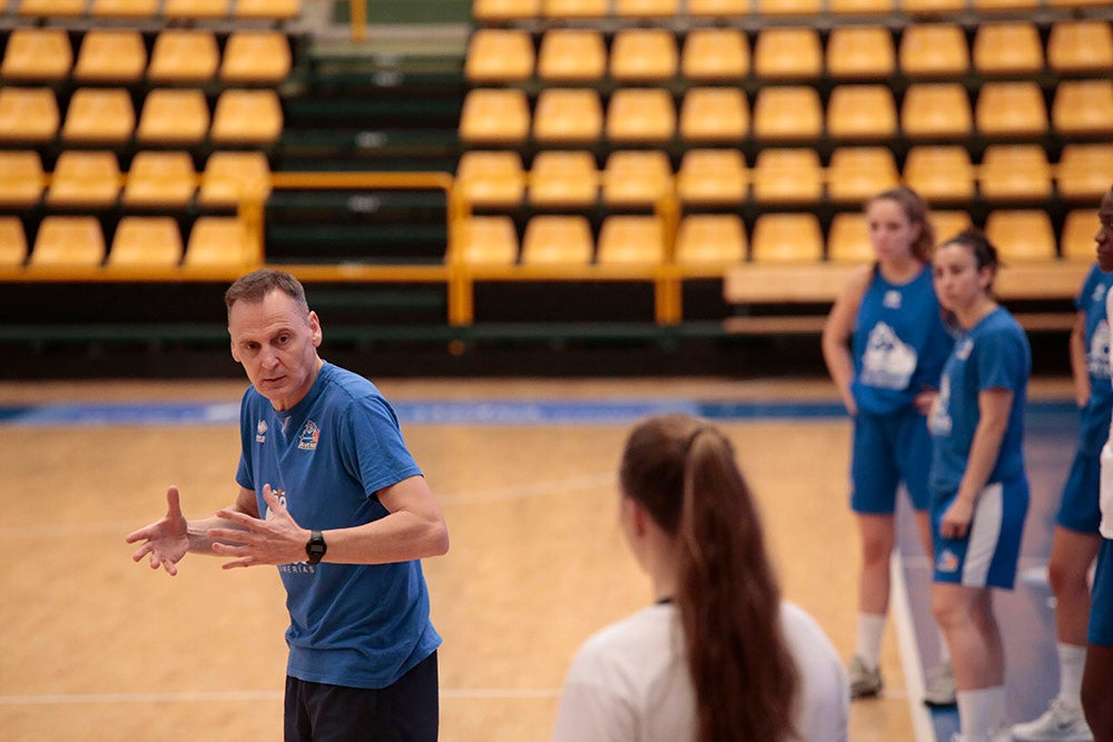 Fotos: Entrenamiento del CB Avenida con las internacionales