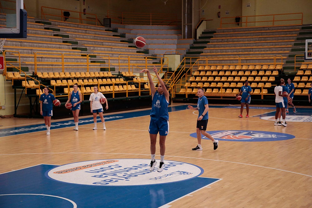 Fotos: Entrenamiento del CB Avenida con las internacionales