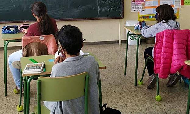 Niños en un aula de Cuéllar (Segovia) el curso pasado.