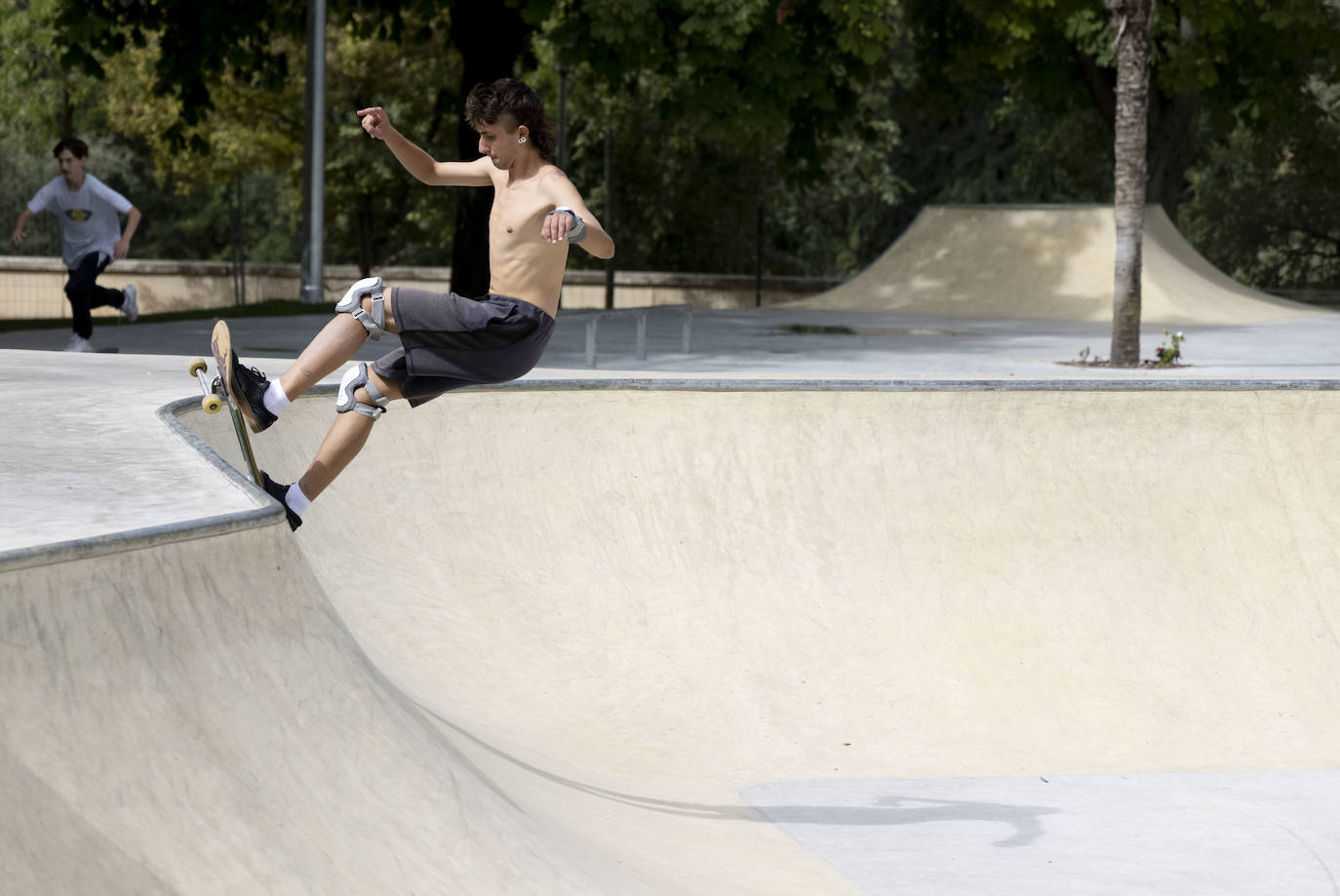 Fotos: Decenas de personas ya utilizan la pista de skate en las Moreras