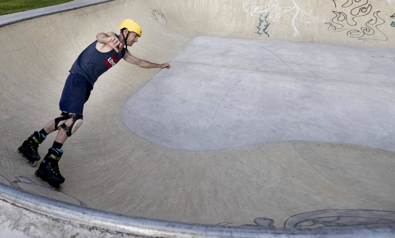 Fotos: Decenas de personas ya utilizan la pista de skate en las Moreras