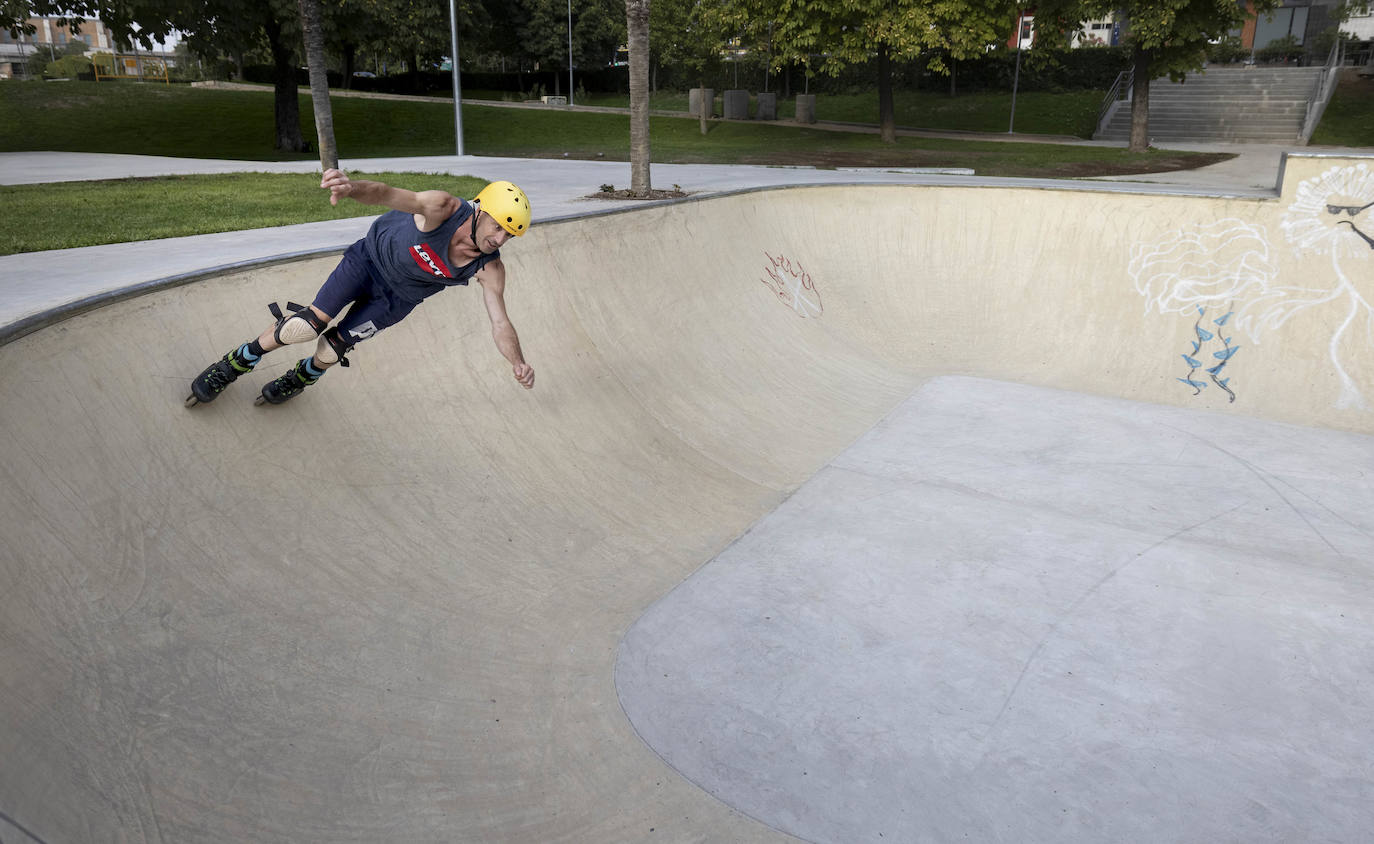 Fotos: Decenas de personas ya utilizan la pista de skate en las Moreras