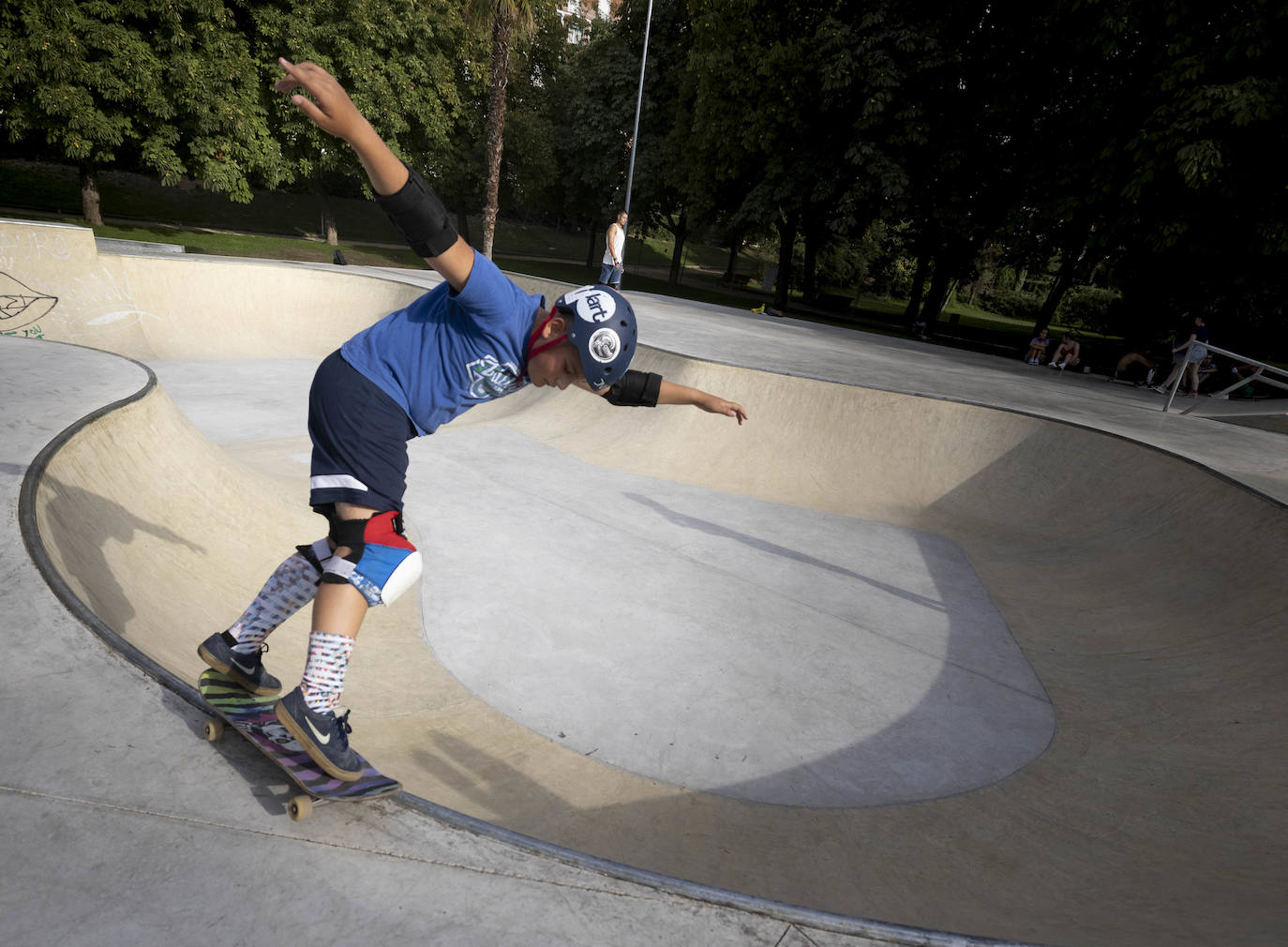 Fotos: Decenas de personas ya utilizan la pista de skate en las Moreras