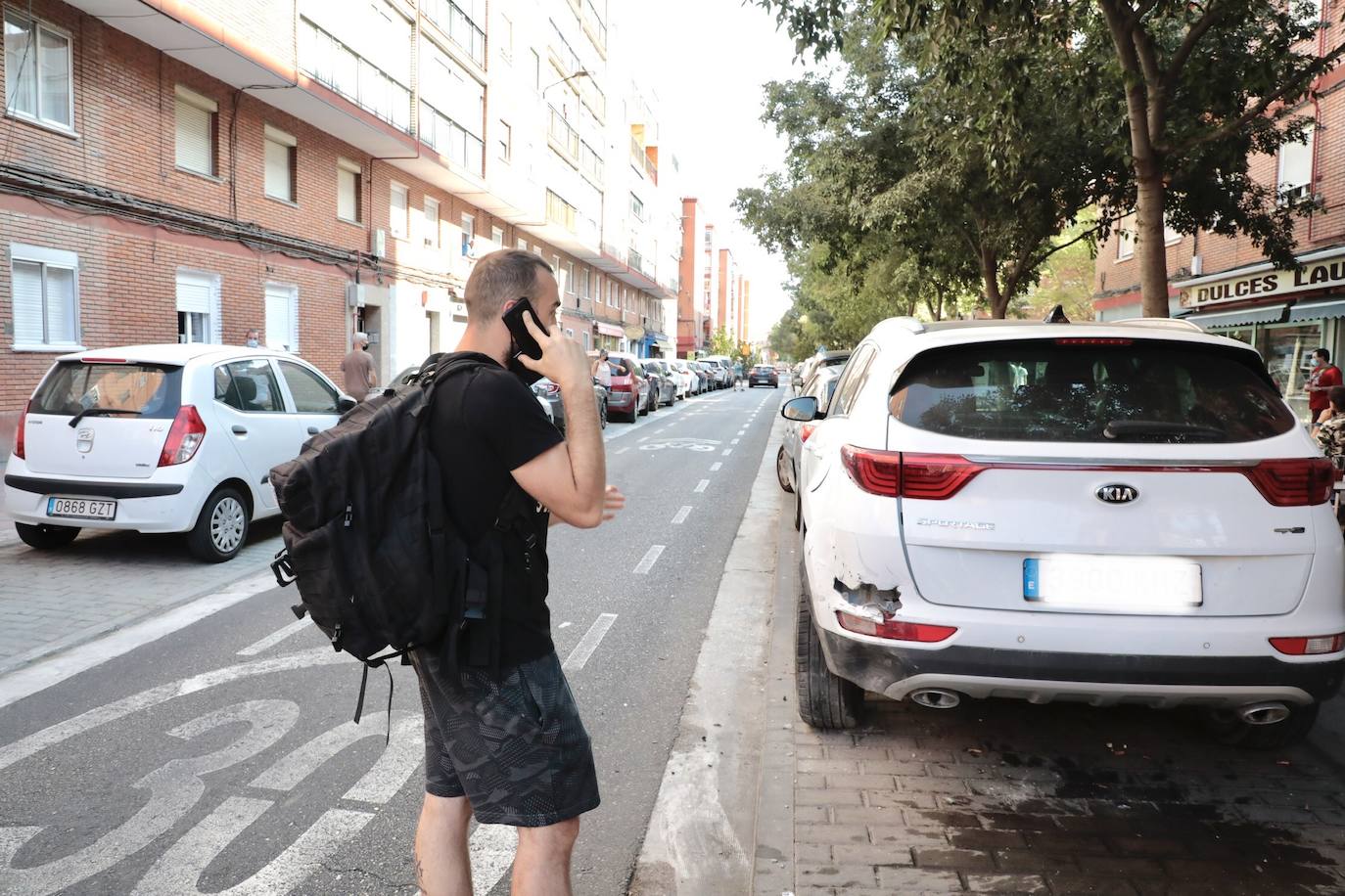 Fotos: Un conductor colisiona con más de veinte coches aparcados en el barrio vallisoletano de La Rondilla y se da a la fuga