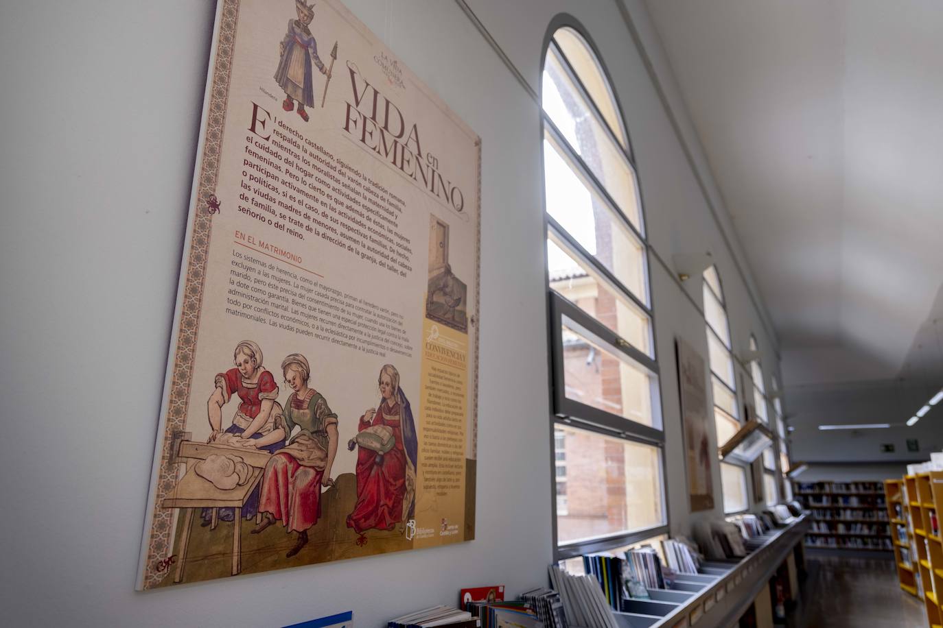 Panel explicativo de la exposición, en la sala de narrativa de la biblioteca.