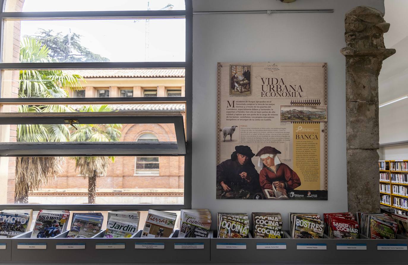 Panel explicativo de la exposición, en la sala de narrativa de la biblioteca.