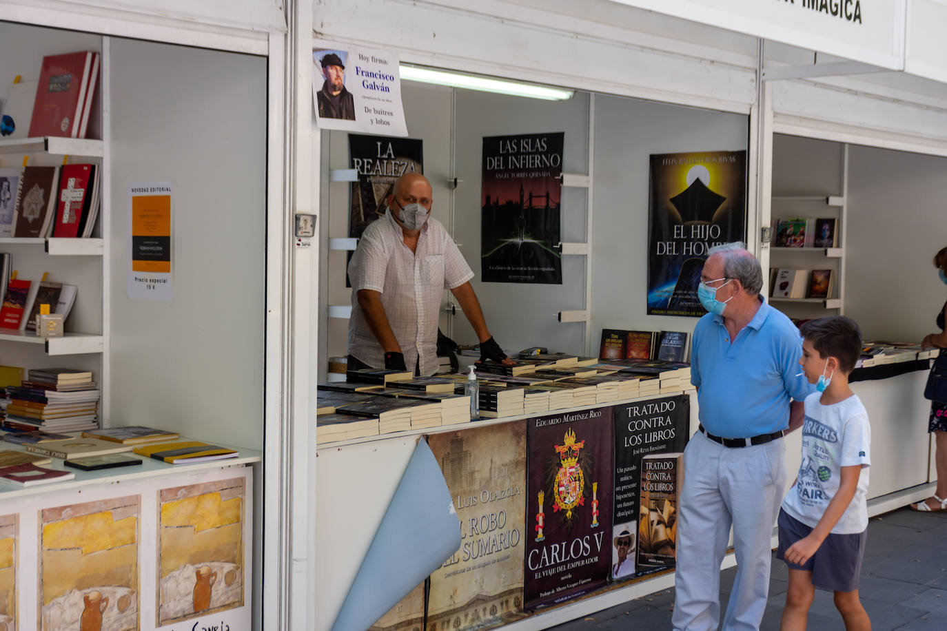 Fotos: Los libros se instalan en el Parque del Salón de Palencia