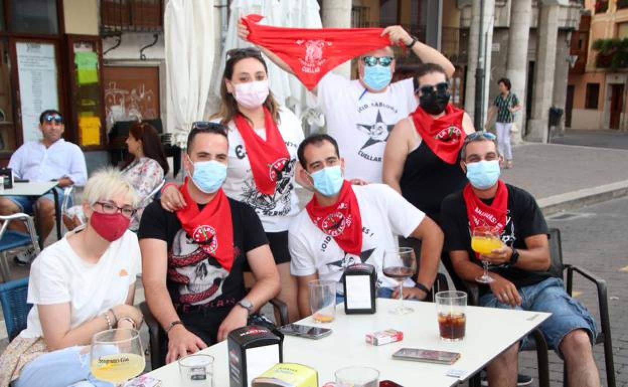 Pañuelos rojos no han faltado. 