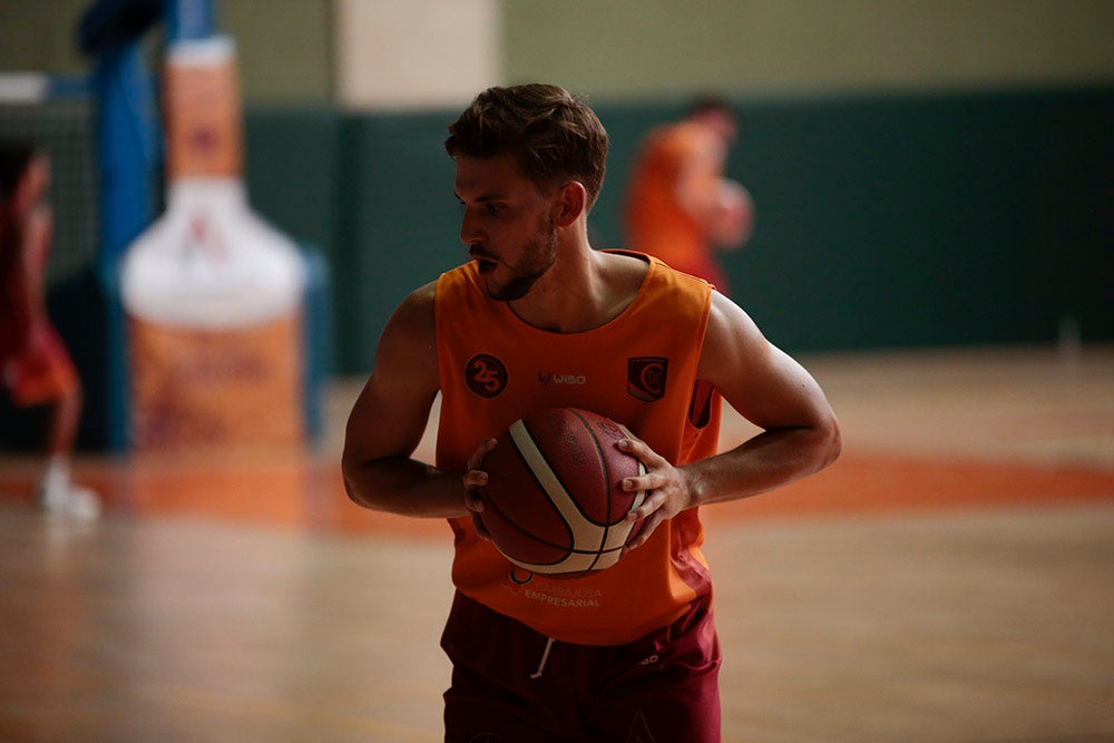 El Aquimisa ya entrena en el pabellón de Carbajosa de la Sagrada 