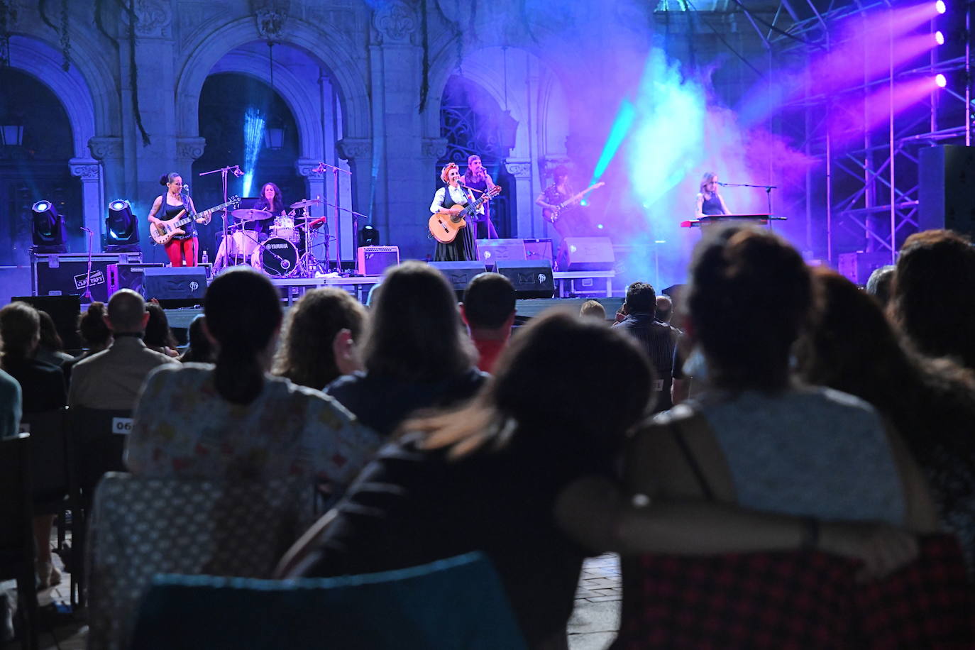 Fotos: Concierto de Amparanoia en la Plaza Mayor de Valladolid