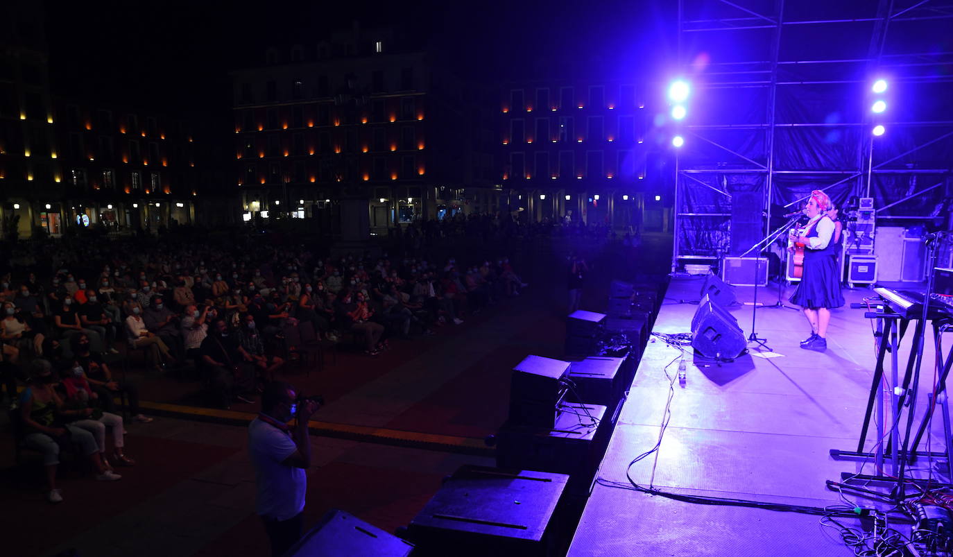 Fotos: Concierto de Amparanoia en la Plaza Mayor de Valladolid