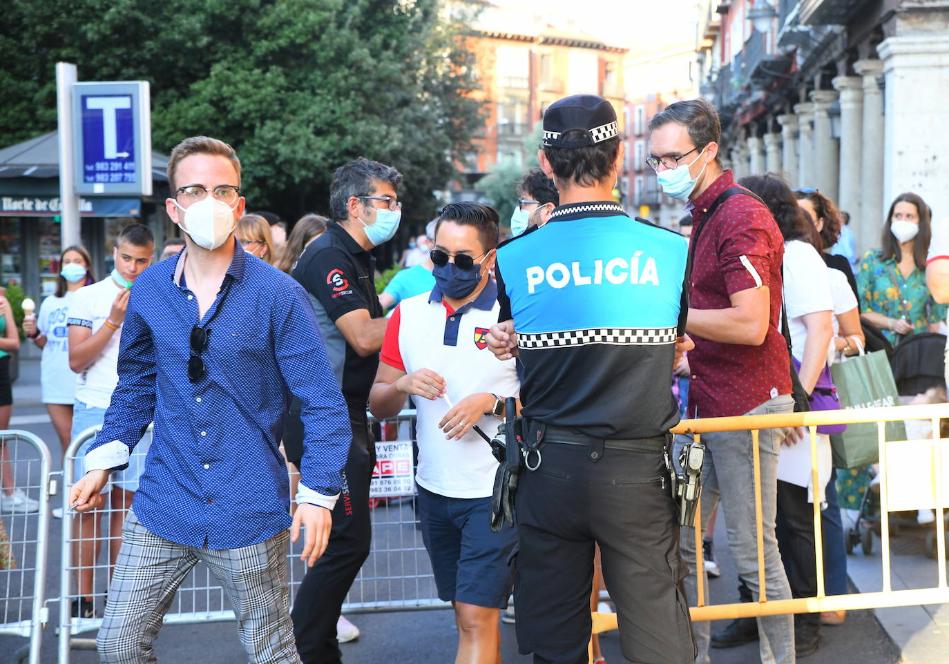 Fotos: Controles de accesos a la Plaza Mayor de Valladolid a propósito del pregón de Fiestas