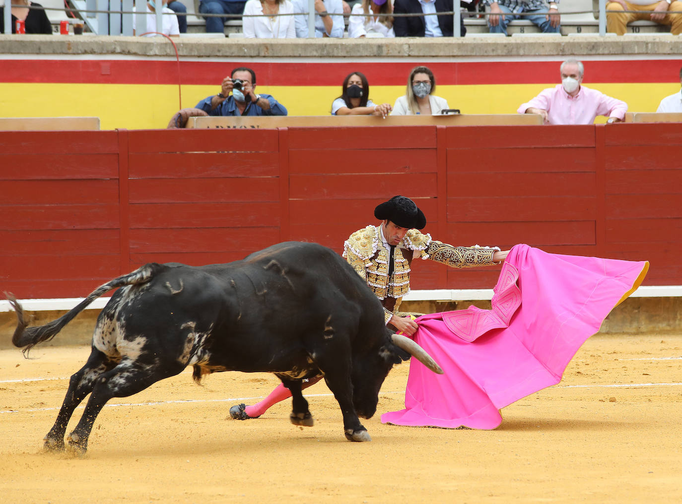 Los toros de Zalduendo estuvieron muy por debajo de los toreros en el festejo que abría el ciclo de San Antolín