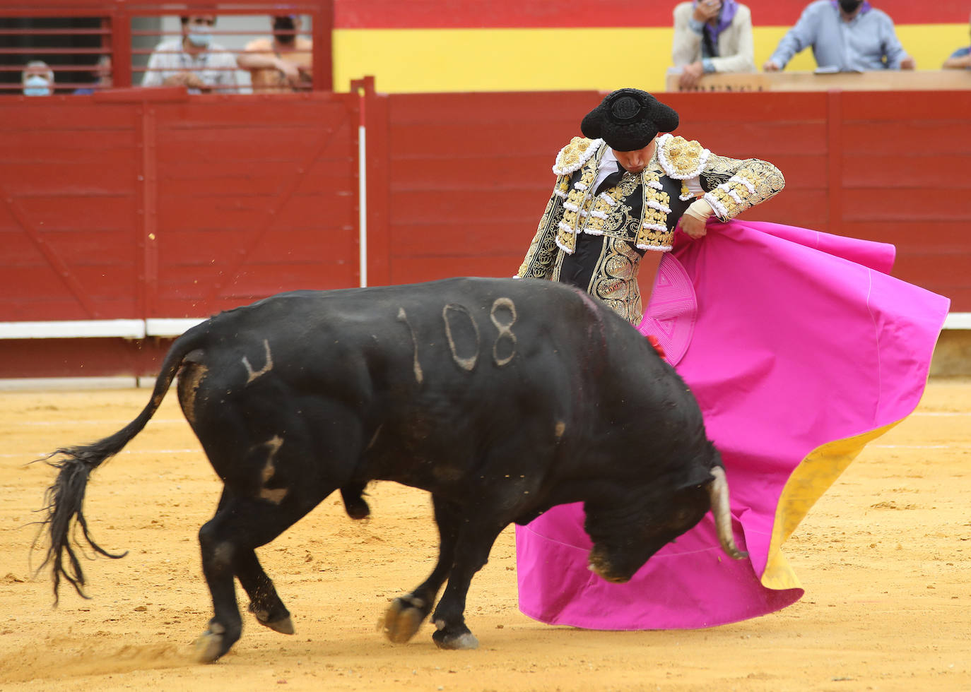 Los toros de Zalduendo estuvieron muy por debajo de los toreros en el festejo que abría el ciclo de San Antolín