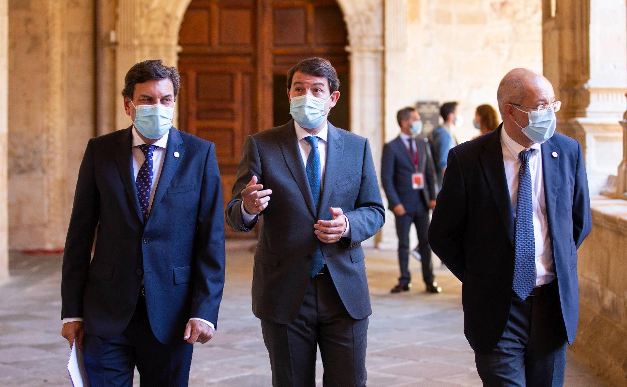 Fernández Carriedo, Fernández Mañueco e Igea, en julio, en Salamanca.