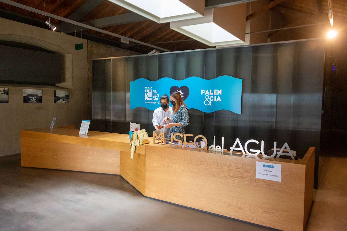 El recorrido está dividido en cuatro partes en las que se proyecta tanto la historia del propio Canal de Castilla, con su nacimiento de mano del Rey Felipe VI y el Marqués de la Ensenada, hasta la flora y fauna característica de esta obra hidráulica.