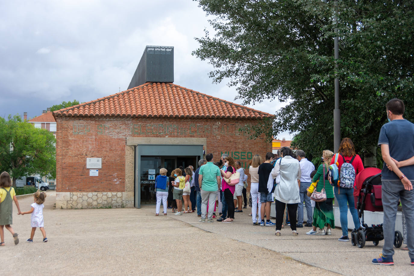 El recorrido está dividido en cuatro partes en las que se proyecta tanto la historia del propio Canal de Castilla, con su nacimiento de mano del Rey Felipe VI y el Marqués de la Ensenada, hasta la flora y fauna característica de esta obra hidráulica.