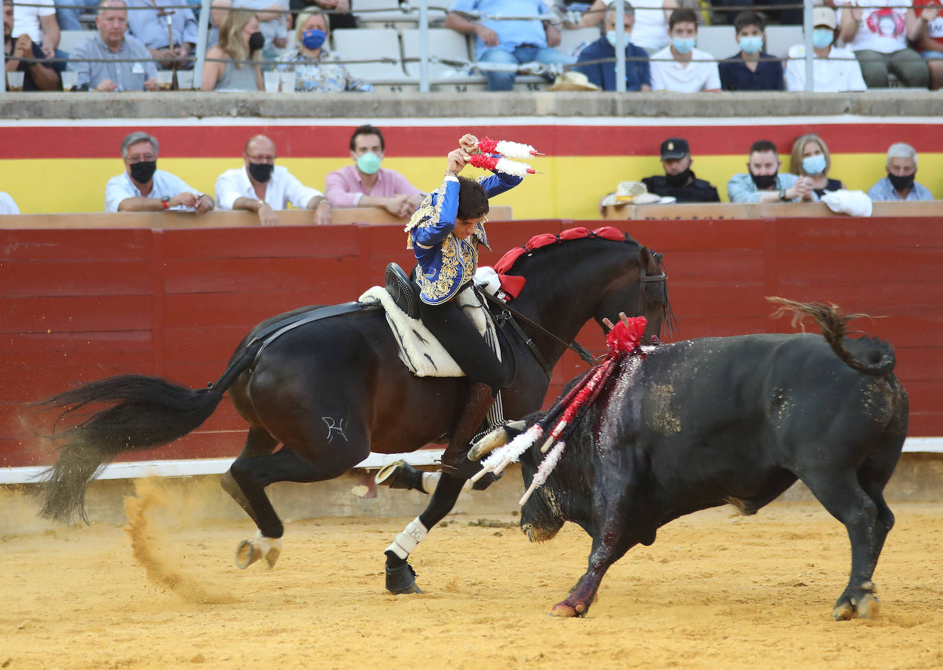 Guillermo Hermoso de Mendoza coloca a dos manos en Palencia.