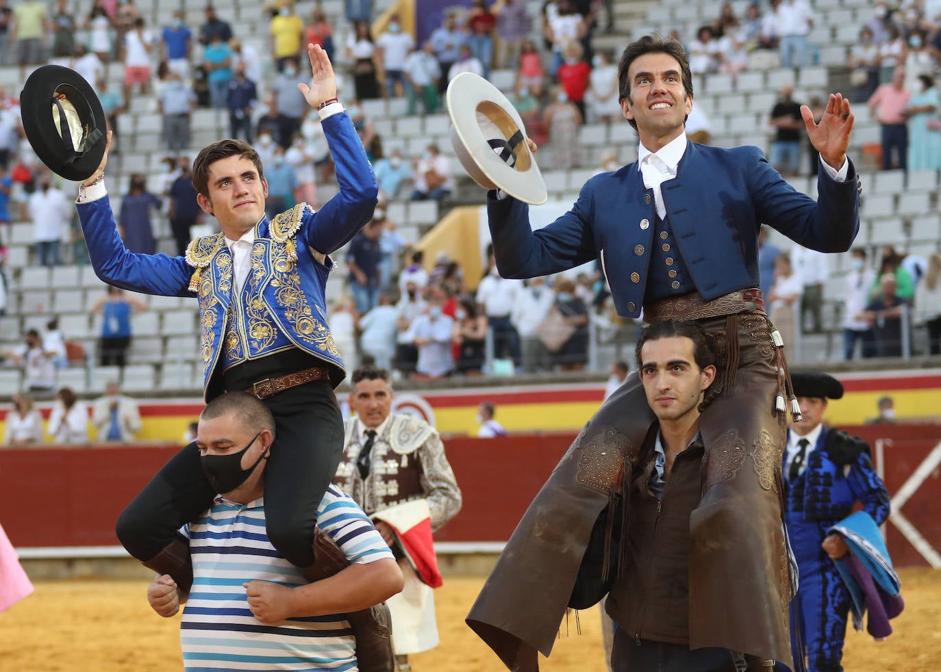 Guillermo Hermoso de Mendoza coloca a dos manos en Palencia.