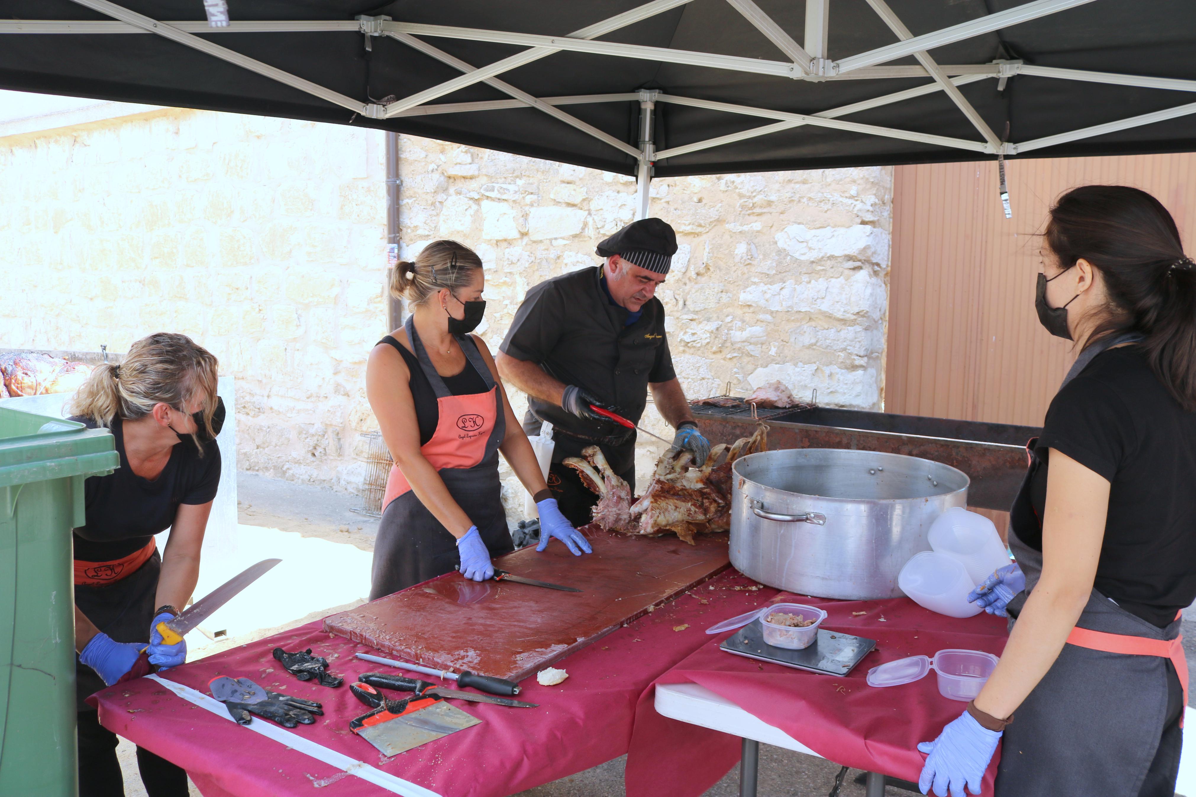 La localidad cerrateña disfrutó de una ternera asada para todo el pueblo