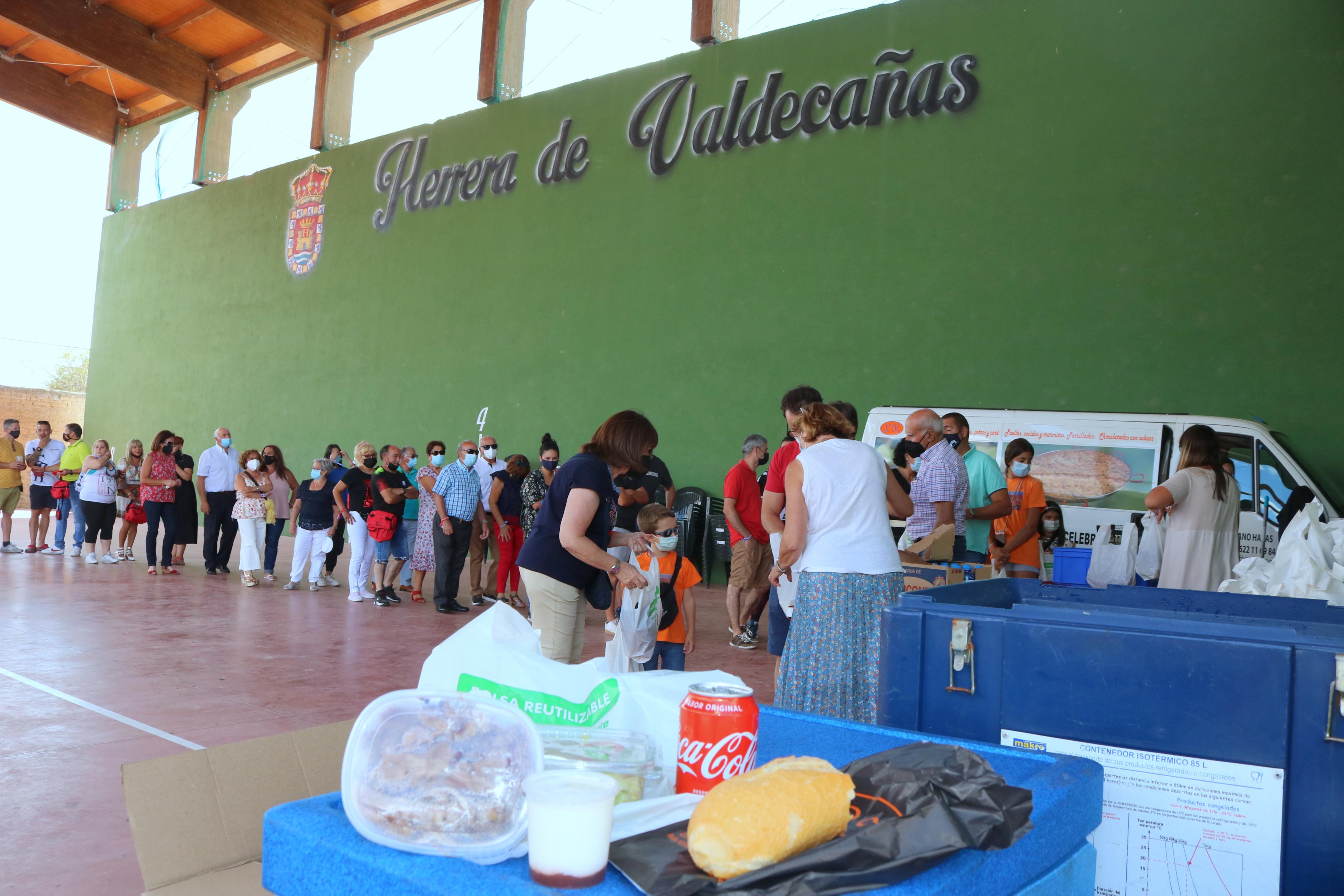 La localidad cerrateña disfrutó de una ternera asada para todo el pueblo