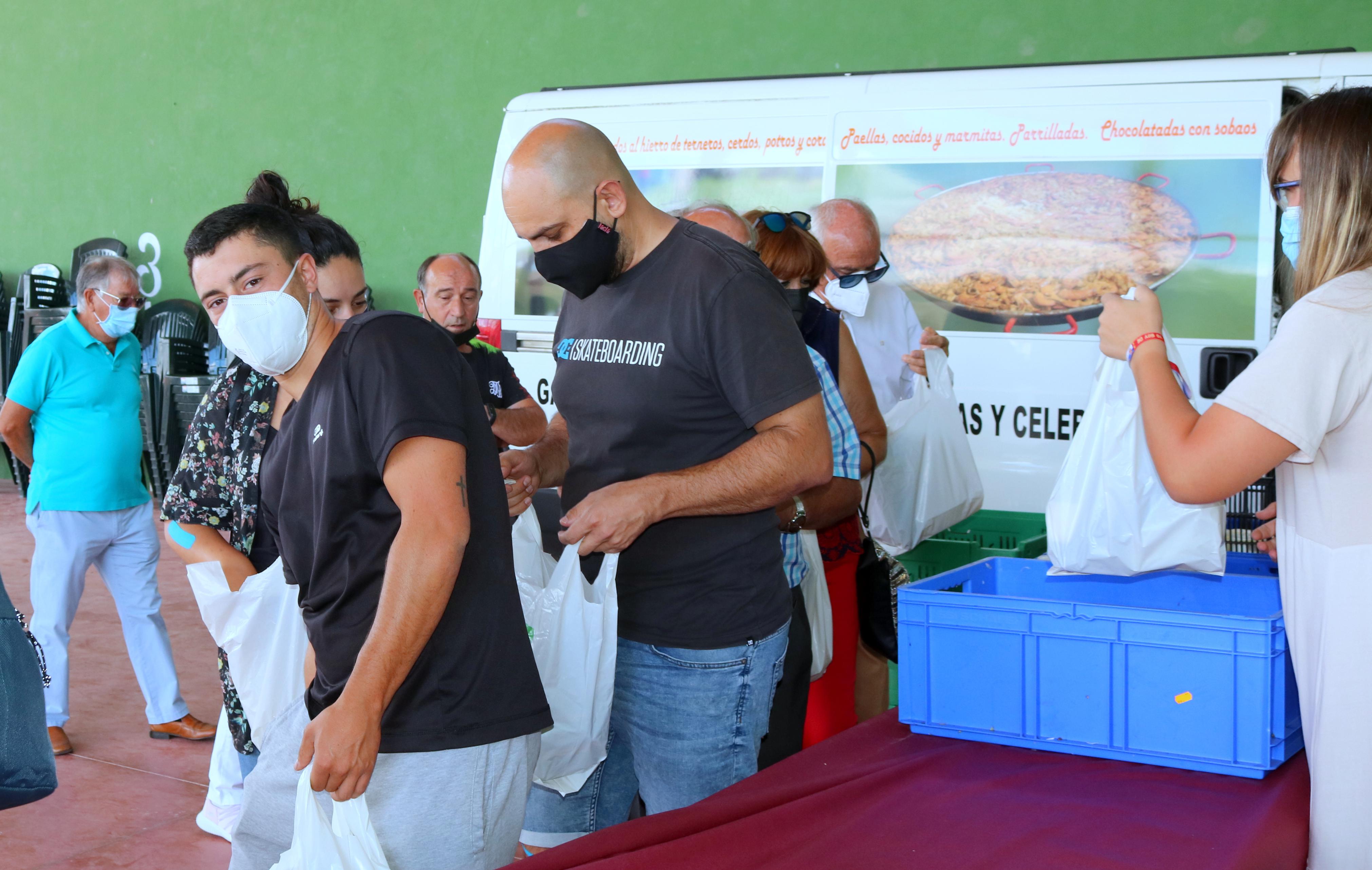 La localidad cerrateña disfrutó de una ternera asada para todo el pueblo