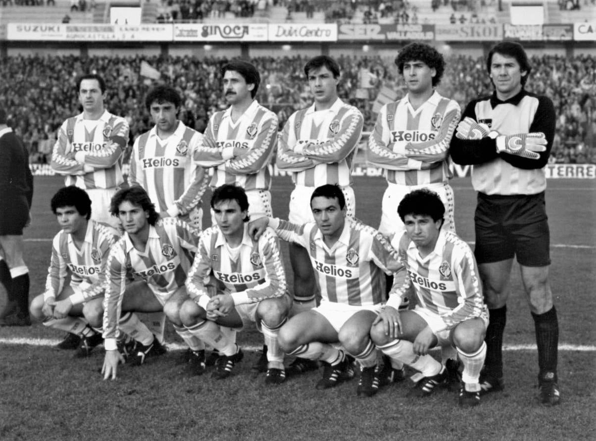 Una formación titular de la temporada 1986-87. De pie: Minguela, Jorge, Moré, Víctor Porras, Manolo Hierro y Fenoy. Agachados: Onésimo, Juan Carlos, Torrecilla, Sánchez Valles y Eusebio. ¡Siete de la cantera! 