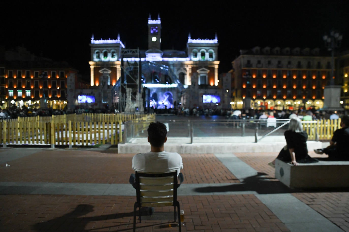 Fotos: Concierto de la Orquesta Mondragón el la Plaza Mayor de Valladolid