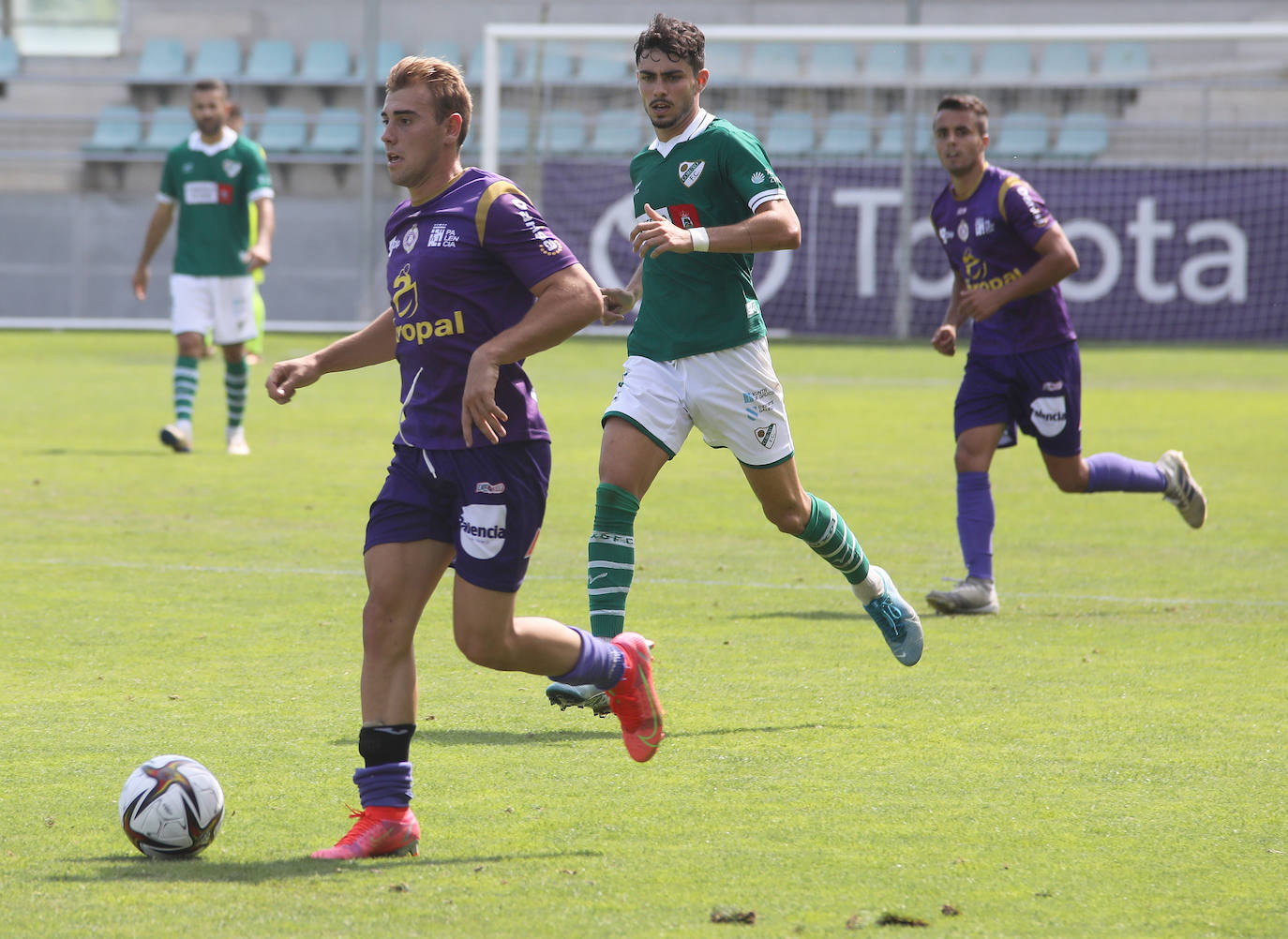 Los jugadores de Rubén Gala consiguen la primera victoria en La Balastera