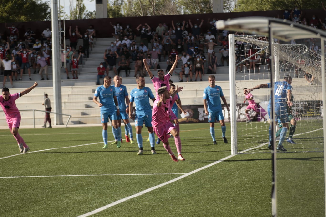 Rayco,tras el marcar el gol del empate para Unionistas. 