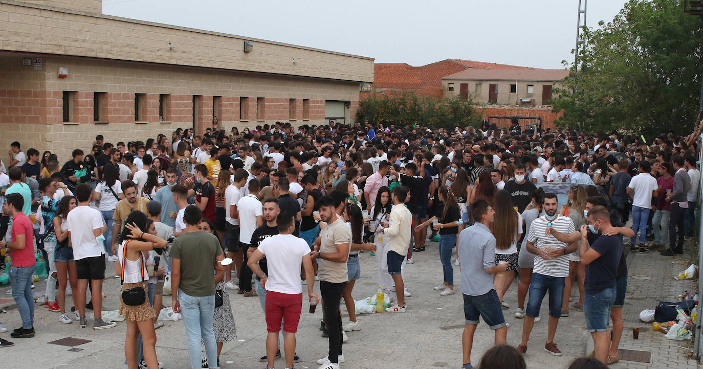 Botellón en la tarde de este lunes en Carbonero el Mayor.