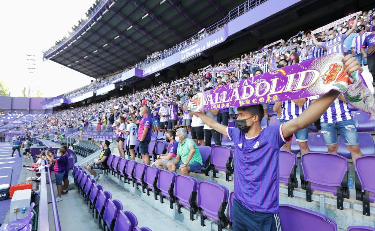 La afición del Real Valladolid en el partido en Zorrilla ante el Real Zaragoza 