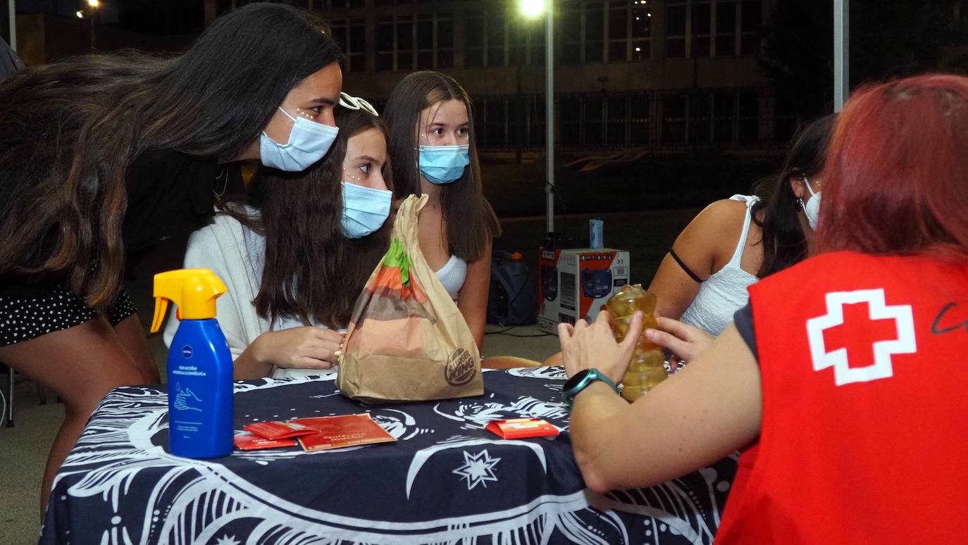 Fotos: Taller de cruz roja destinado a los jóvenes en las Fiestas de Valladolid