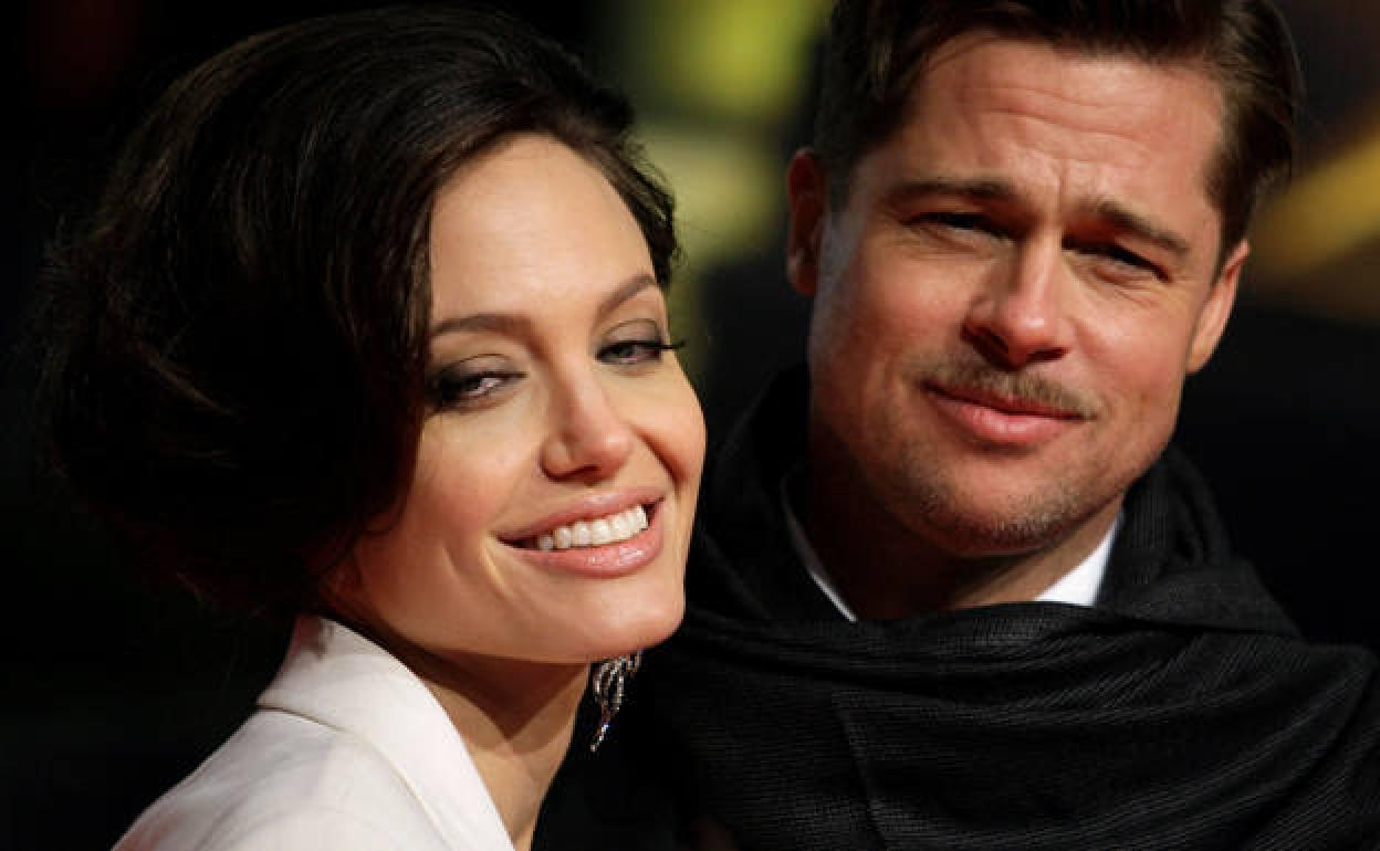 Brad Pitt junto a Angelina Jolie. 