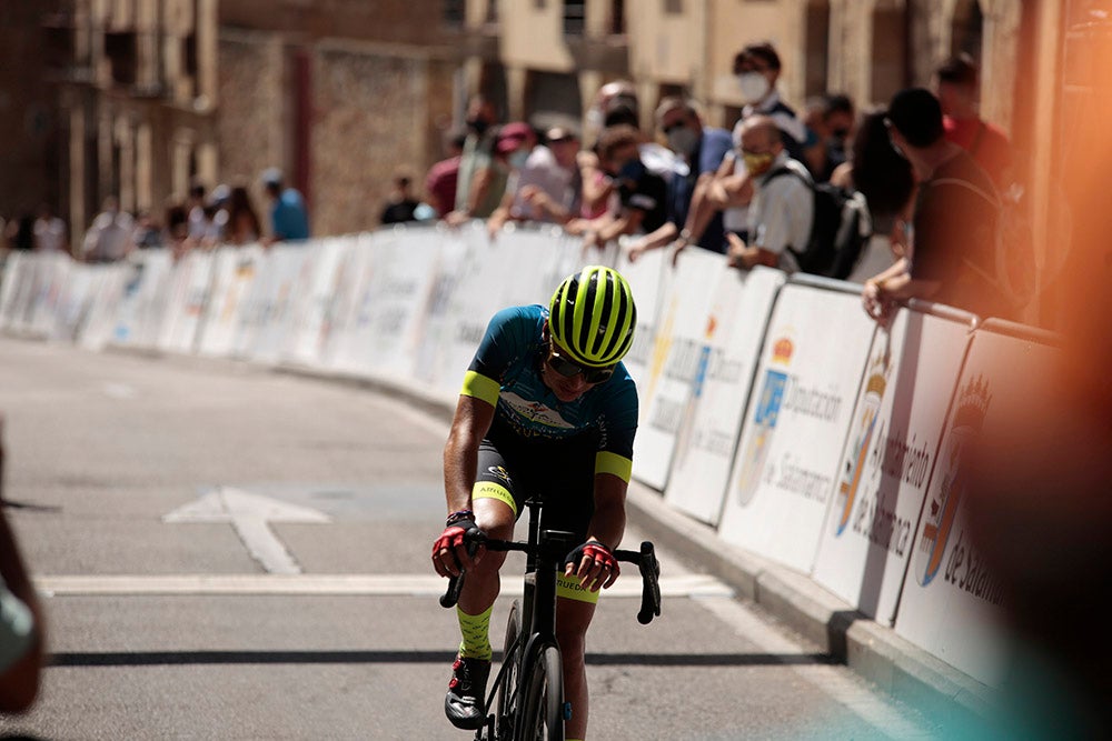 Etapa y maillot amarillo para Vinicius en la última etapa de la Vuelta a Salamanca