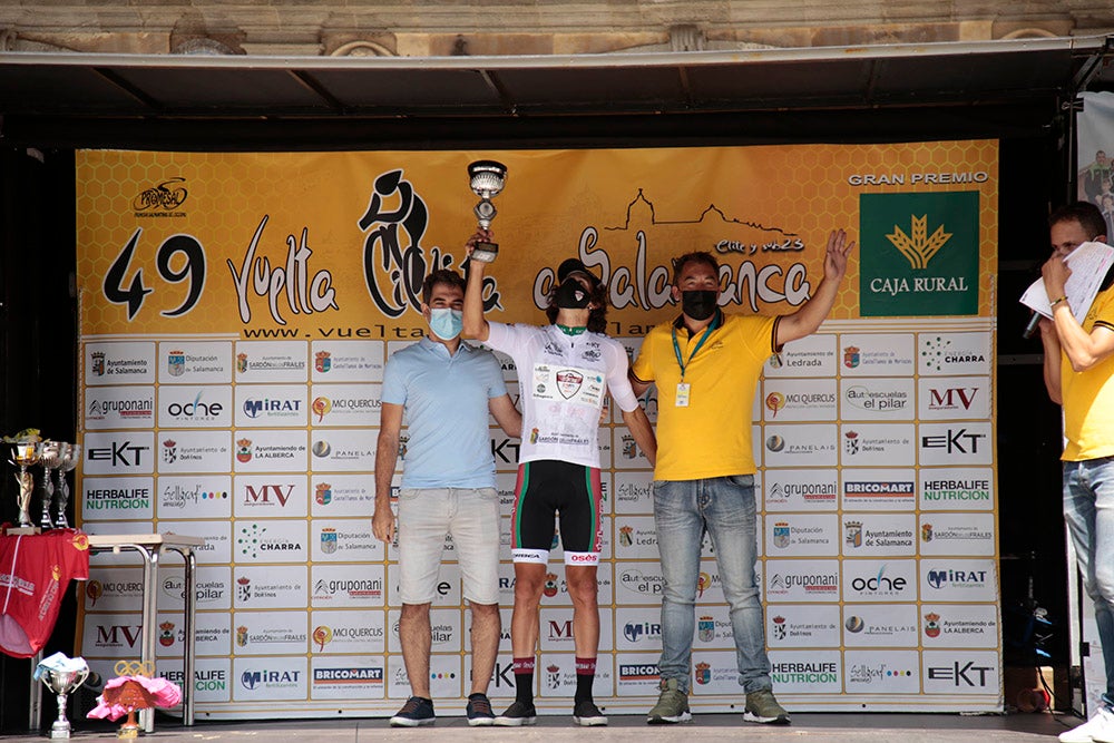 Etapa y maillot amarillo para Vinicius en la última etapa de la Vuelta a Salamanca