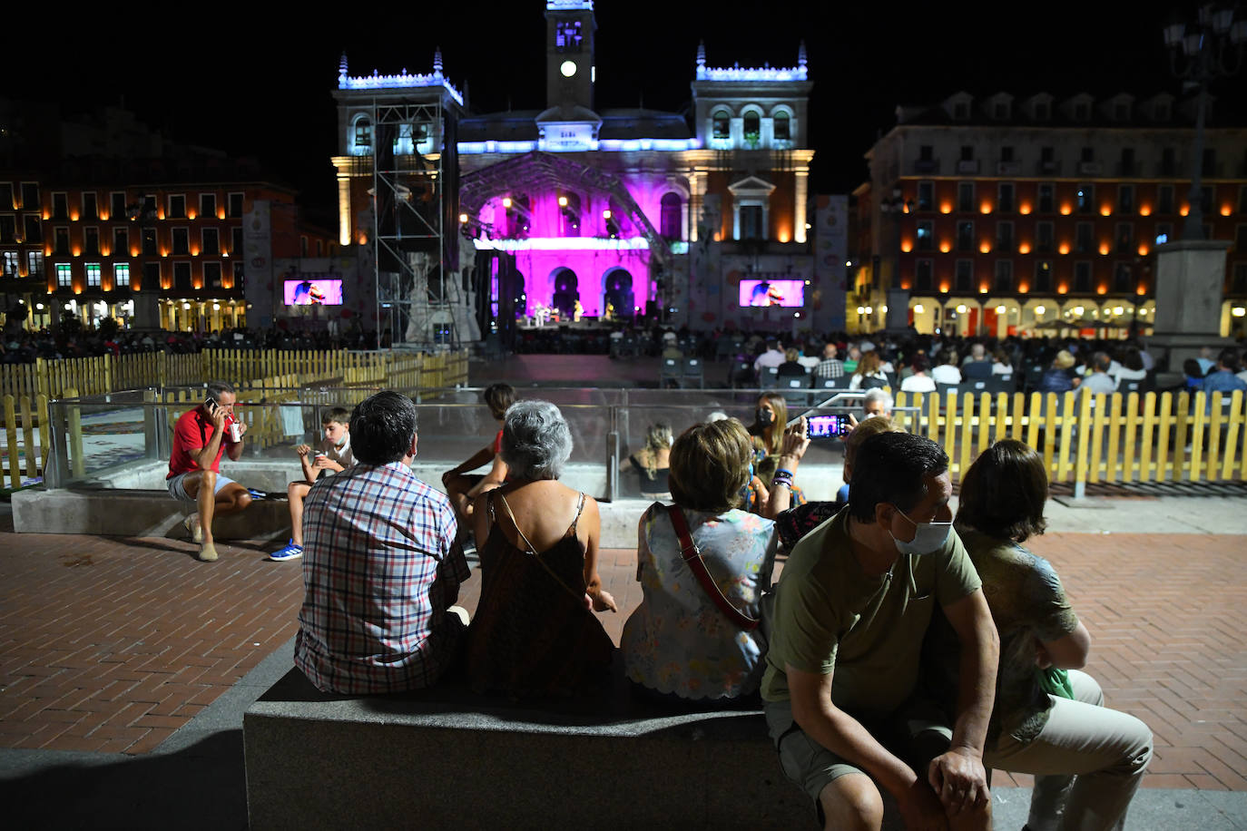 Fotos: Concierto de Carlos Núñez en la Plaza Mayor de Valladolid