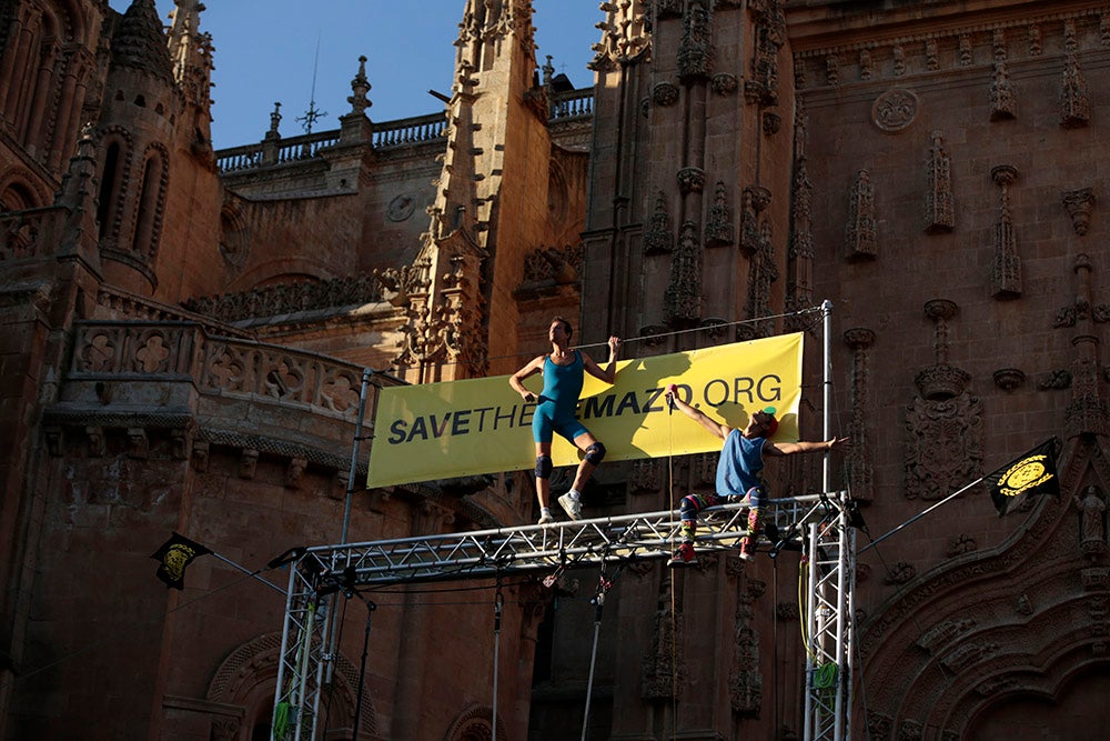 Música, acrobacias y humor con "Save the temazo" y "Lola" en el Patio Chico